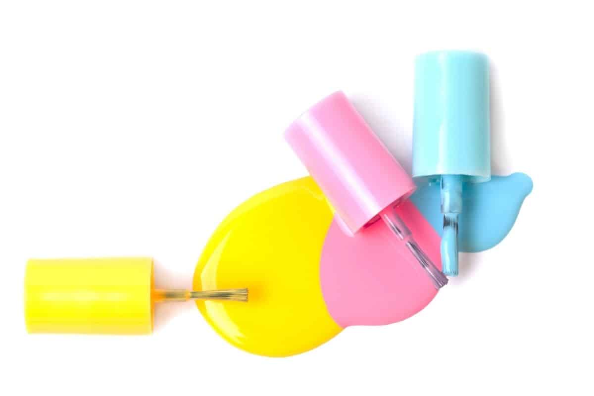 This Is What Causes Shellac To Discolor Makeuprestart